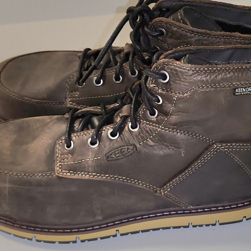 Keen Brown Ankle Boots with Lace-Up Design